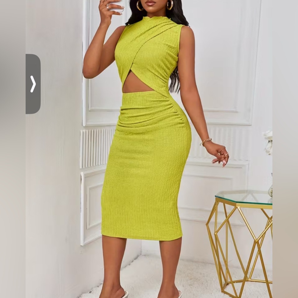 Flash Sale (Today Only!!!!)
Lime Green Sleeveless Ruched Dress